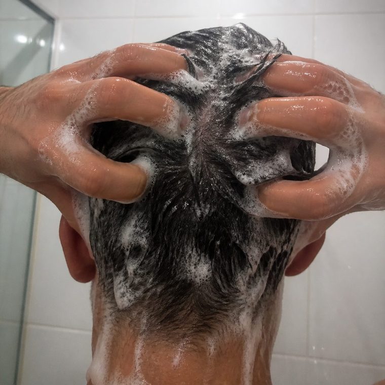 Masaje del cuero cabelludo